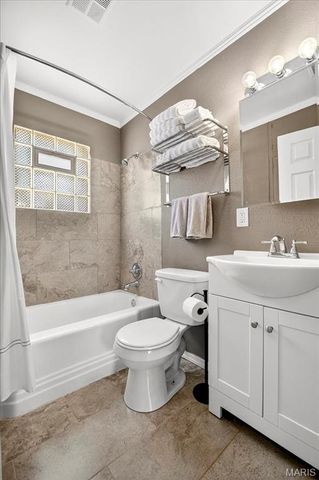 1238 Woodgate Drive, Kirkwood, MO 63122