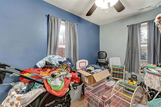 209 S Park Manor Boulevard, Lebanon, MO 65536