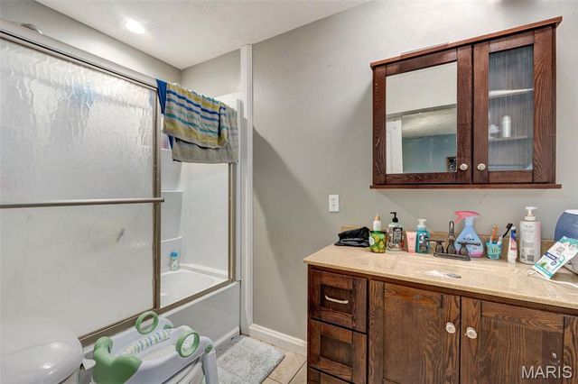 209 S Park Manor Boulevard, Lebanon, MO 65536