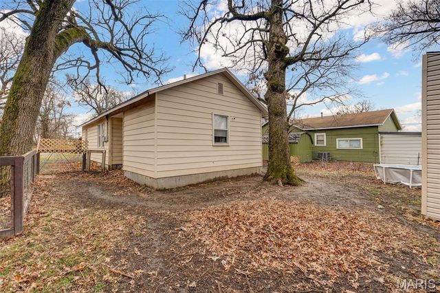 209 S Park Manor Boulevard, Lebanon, MO 65536