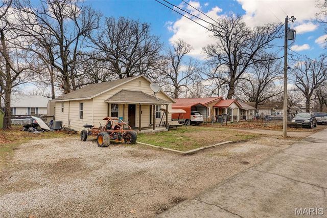 209 S Park Manor Boulevard, Lebanon, MO 65536