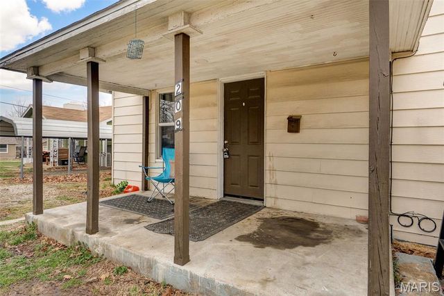 209 S Park Manor Boulevard, Lebanon, MO 65536