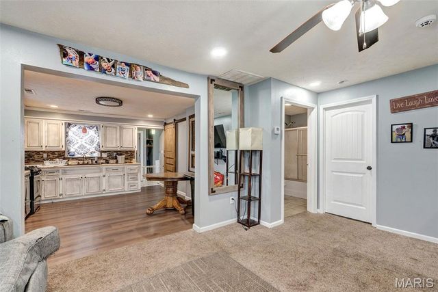 209 S Park Manor Boulevard, Lebanon, MO 65536