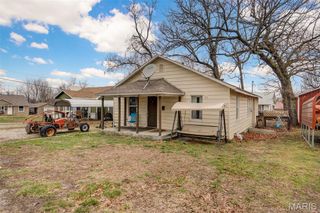 209 S Park Manor Boulevard, Lebanon, MO 65536