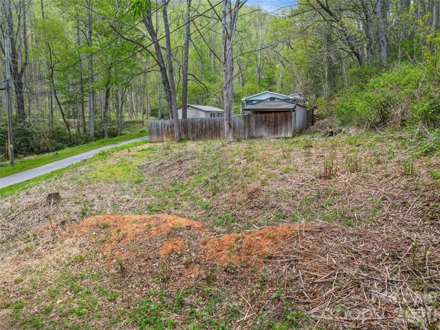 26 Lansing Road, Waynesville, NC 28786