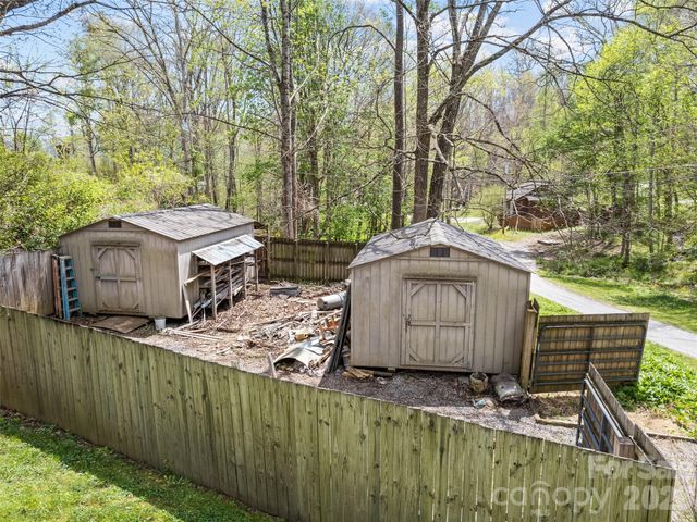 26 Lansing Road, Waynesville, NC 28786