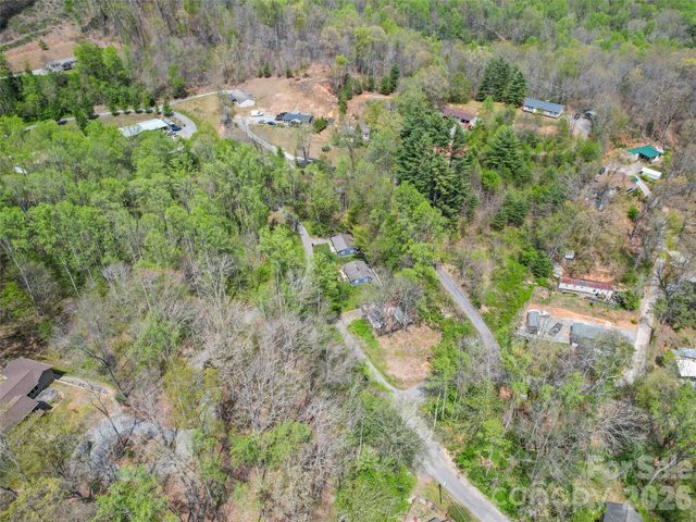 26 Lansing Road, Waynesville, NC 28786