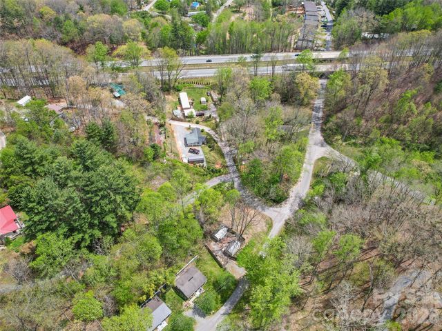 26 Lansing Road, Waynesville, NC 28786