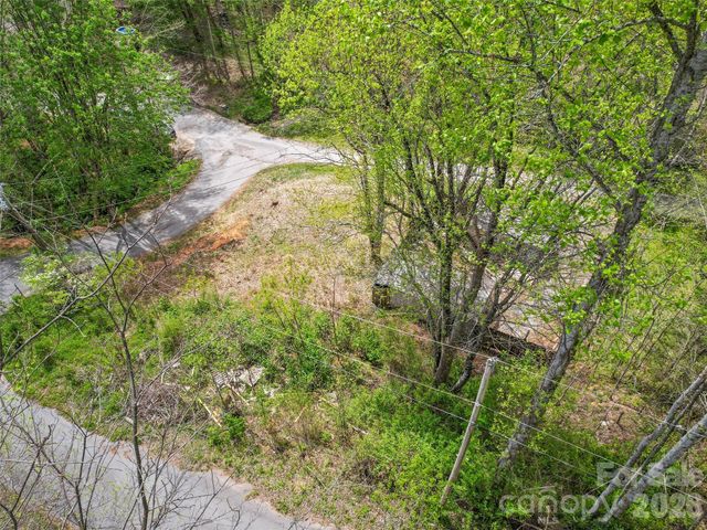 26 Lansing Road, Waynesville, NC 28786
