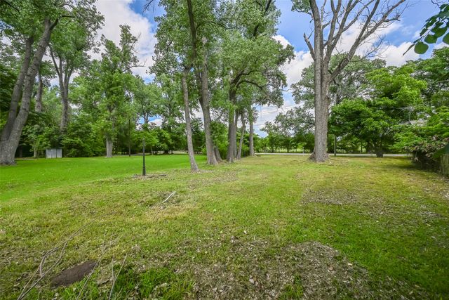2431 E Lake Drive, Weatherford, TX 76087