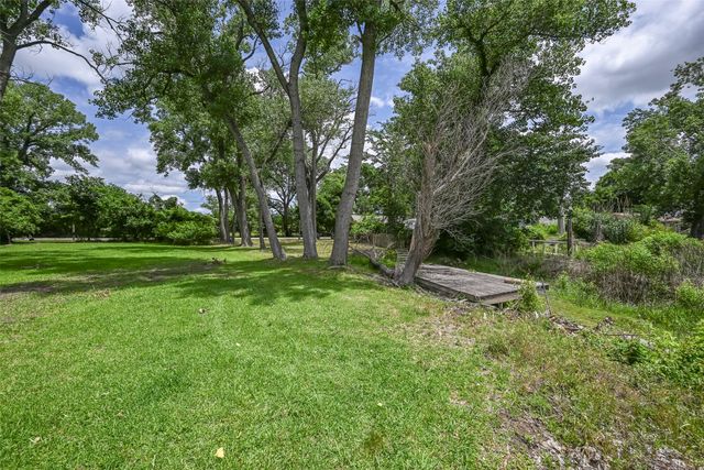 2431 E Lake Drive, Weatherford, TX 76087