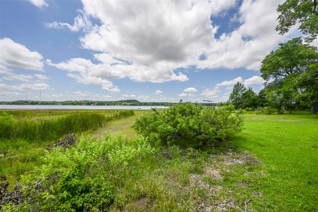 2431 E Lake Drive, Weatherford, TX 76087