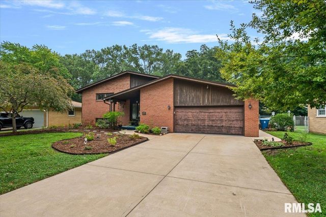 2400 CAHOKIA Drive, Springfield, IL 62703