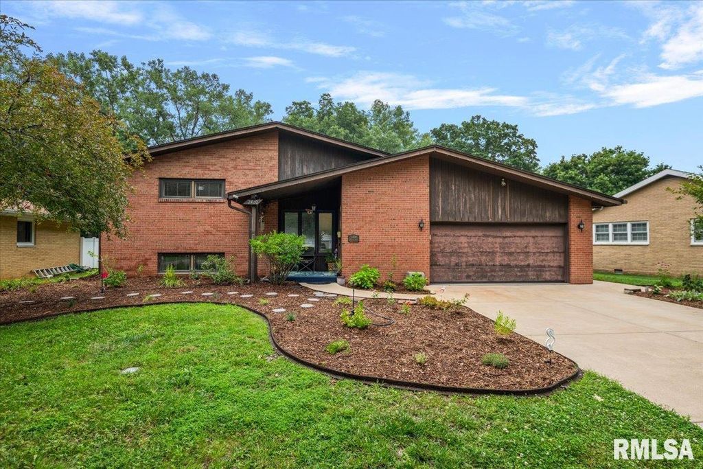 2400 CAHOKIA Drive, Springfield, IL 62703