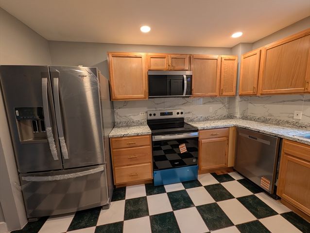 52 Mammoth Rd, Manchester, NH 03109