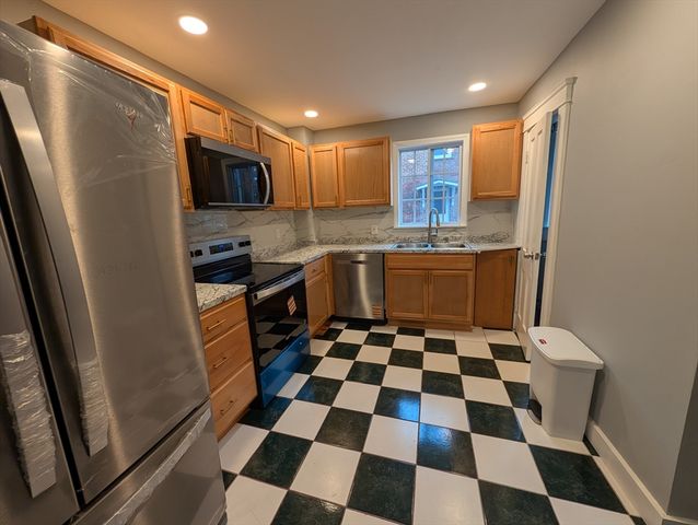 52 Mammoth Rd, Manchester, NH 03109