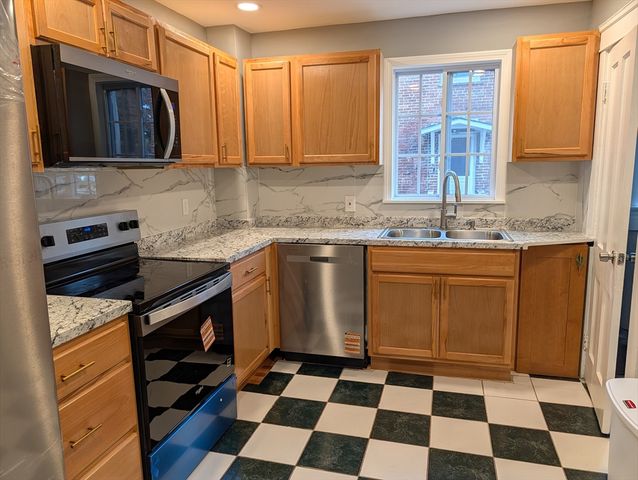 52 Mammoth Rd, Manchester, NH 03109