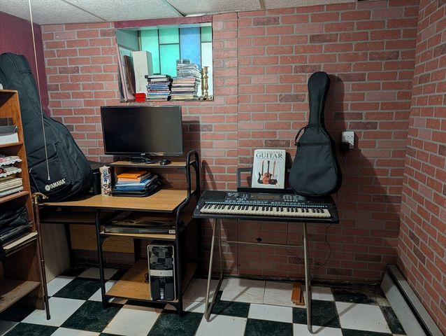 52 Mammoth Rd, Manchester, NH 03109