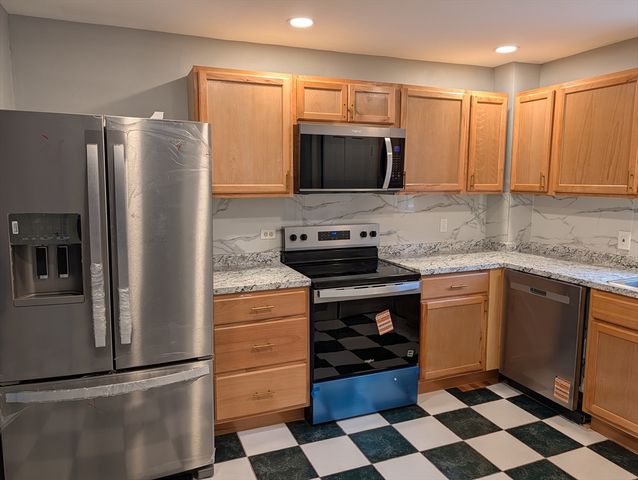 52 Mammoth Rd, Manchester, NH 03109