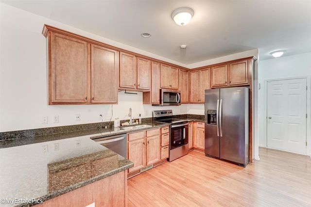 41101 N Maplewood Drive, Canton, MI 48187