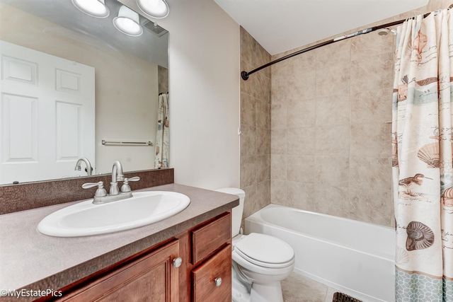 41101 N Maplewood Drive, Canton, MI 48187
