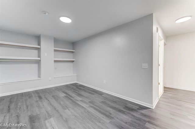 41101 N Maplewood Drive, Canton, MI 48187
