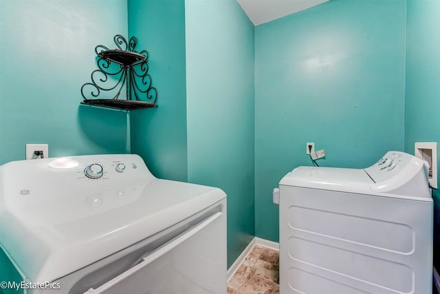 41101 N Maplewood Drive, Canton, MI 48187