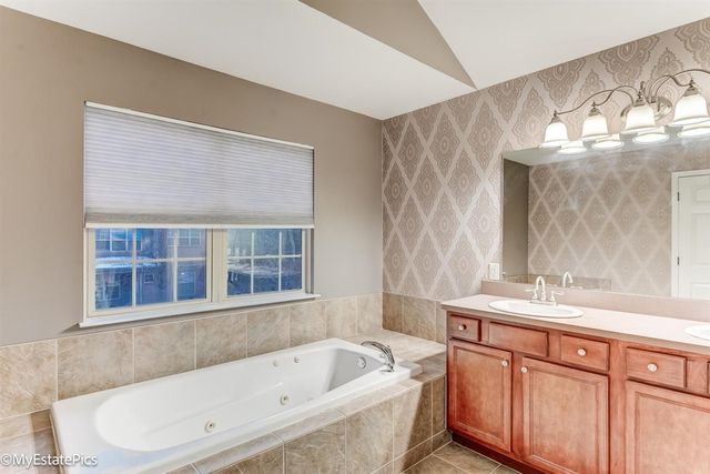 41101 N Maplewood Drive, Canton, MI 48187