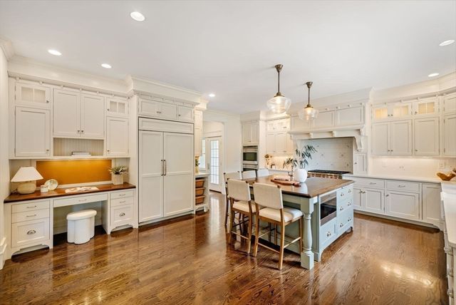 12 Haven St, Dover, MA 02030