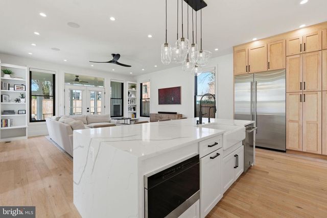 412 N CLEVELAND ST, Arlington, VA 22201