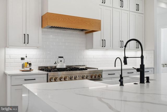 412 N CLEVELAND ST, Arlington, VA 22201