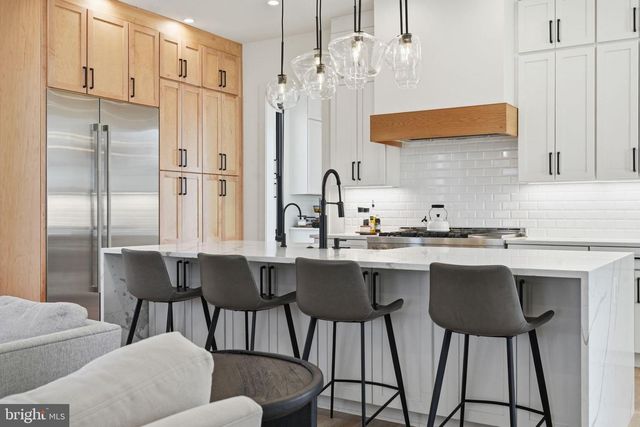 412 N CLEVELAND ST, Arlington, VA 22201