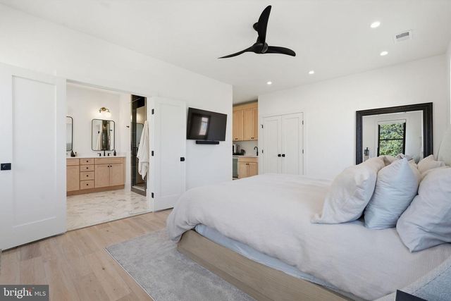 412 N CLEVELAND ST, Arlington, VA 22201