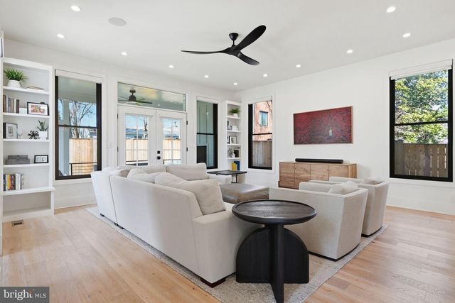 412 N CLEVELAND ST, Arlington, VA 22201