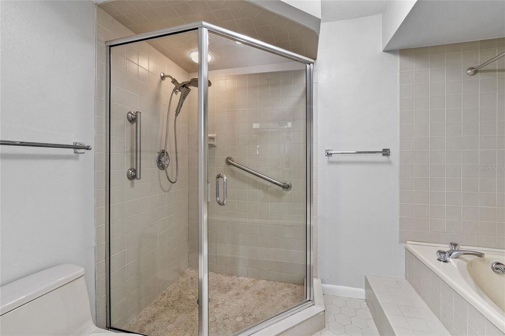 Image 16 of property listing at 1660 GULF BOULEVARD 807, Clearwater, FL 33767