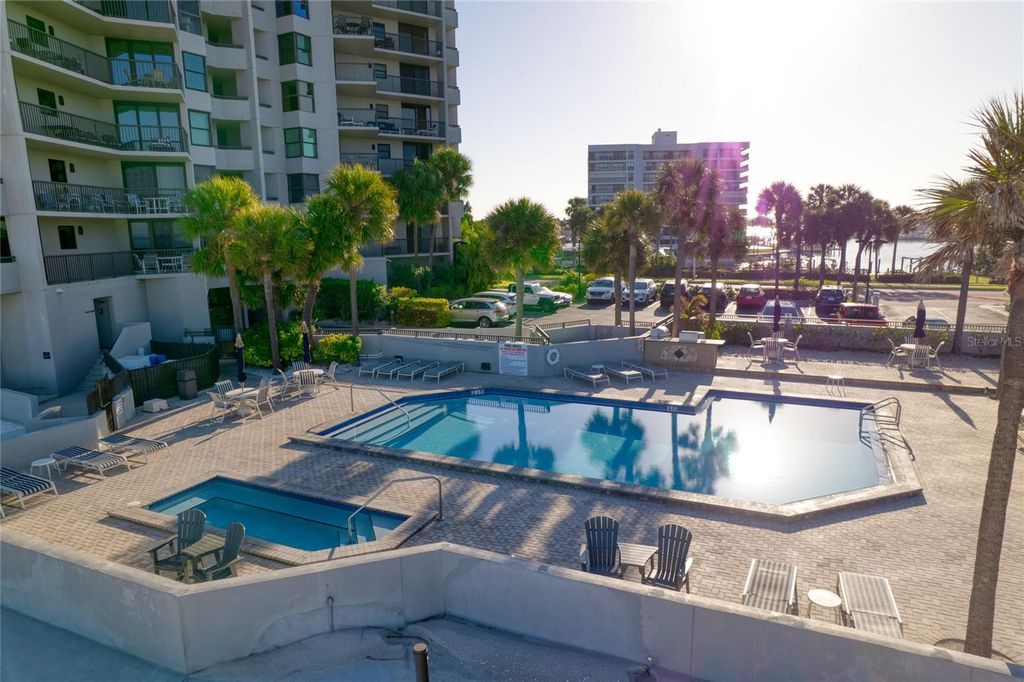 Image 25 of property listing at 1660 GULF BOULEVARD 807, Clearwater, FL 33767