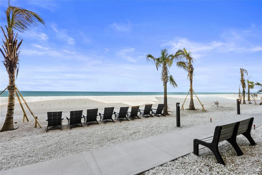 Image 6 of property listing at 1660 GULF BOULEVARD 807, Clearwater, FL 33767