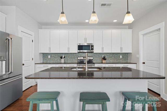 2316 Double Oaks Road, Charlotte, NC 28206