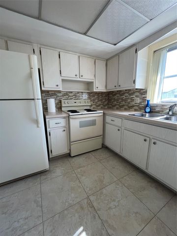 2868 Ashley Dr C, West Palm Beach, FL 33415