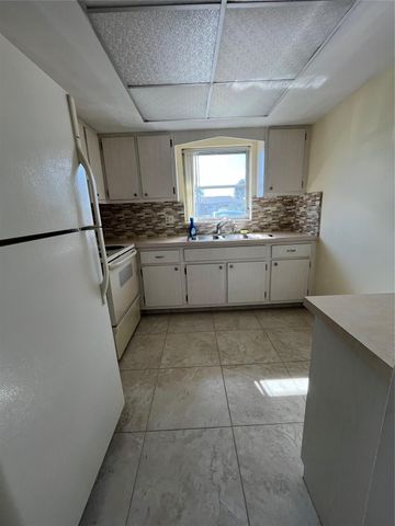 2868 Ashley Dr C, West Palm Beach, FL 33415