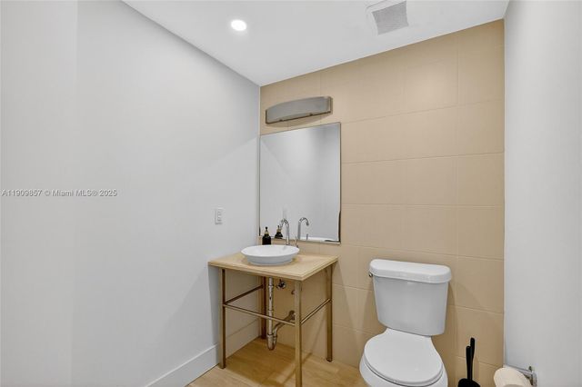 2889 Mcfarlane Rd 1001, Miami, FL 33133