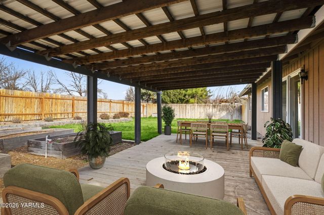 1504 S 74th Ave, Yakima, WA 98908