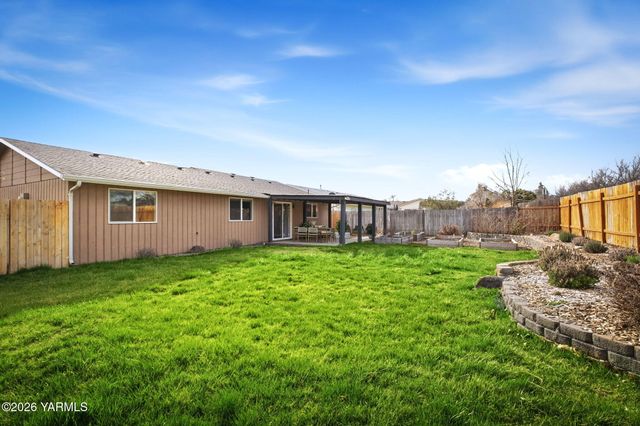 1504 S 74th Ave, Yakima, WA 98908