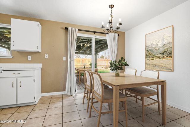 1504 S 74th Ave, Yakima, WA 98908