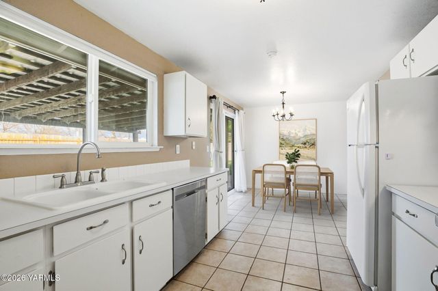 1504 S 74th Ave, Yakima, WA 98908