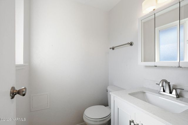 1504 S 74th Ave, Yakima, WA 98908