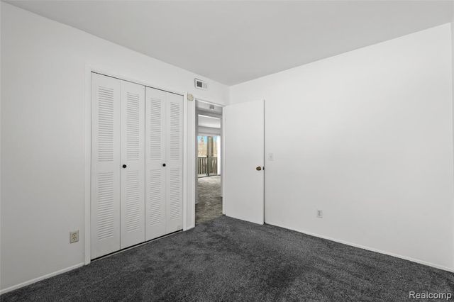 8709 Candlewood Trail 5, Brighton, MI 48116