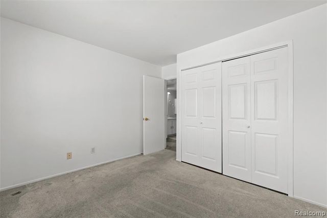 8709 Candlewood Trail 5, Brighton, MI 48116