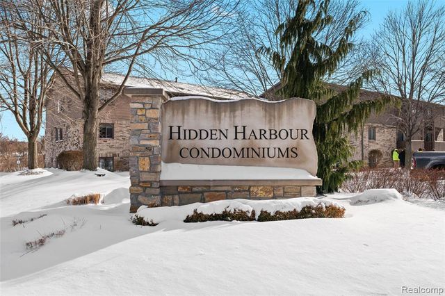 8709 Candlewood Trail 5, Brighton, MI 48116