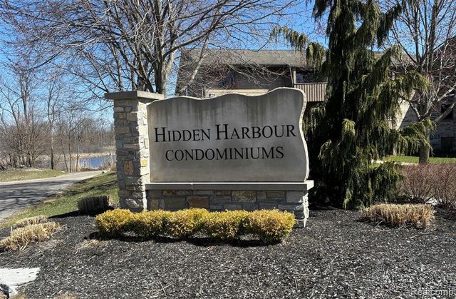 8709 Candlewood Trail 5, Brighton, MI 48116